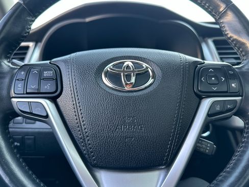 Used 2019 Toyota Highlander Limited Platinum AWD/4WD image 25