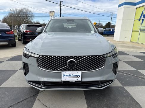 Used 2025 Volvo XC90 B6 Plus image 3