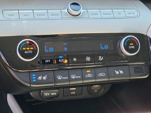 Used 2023 Hyundai Elantra Limited image 30