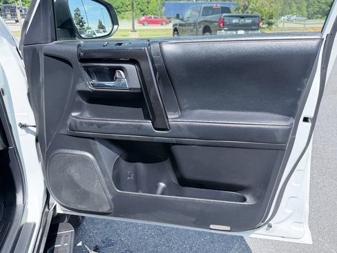 Used 2021 Toyota 4Runner TRD Off-Road Premium AWD/4WD image 31