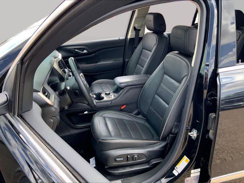 Used 2023 GMC Acadia Denali w/ Denali Ultimate Package FWD image 8