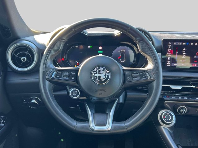 Used 2024 Alfa Romeo Tonale Ti w/ Premium Interior Package AWD/4WD image 13