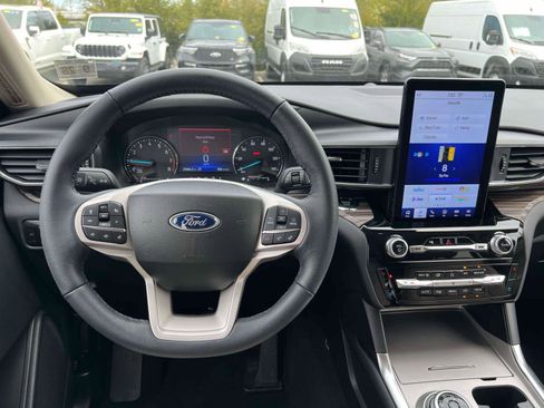Used 2023 Ford Explorer Limited w/ Limited Technology Package AWD/4WD image 30