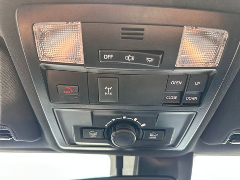 Used 2022 Toyota Tacoma TRD Off-Road w/ TRD Premium Off Road Package AWD/4WD image 31