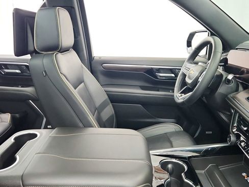 Certified 2025 Chevrolet Suburban Premier AWD/4WD image 31