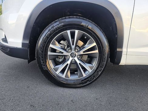 Used 2016 Toyota Highlander XLE image 9