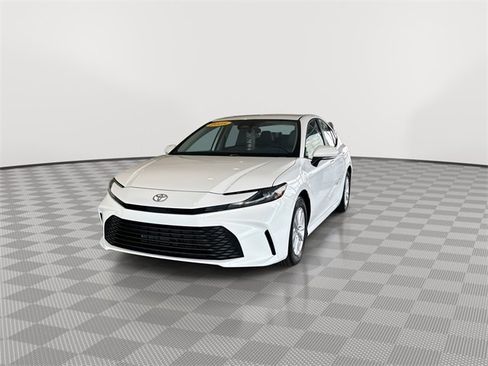 Used 2025 Toyota Camry LE image 5