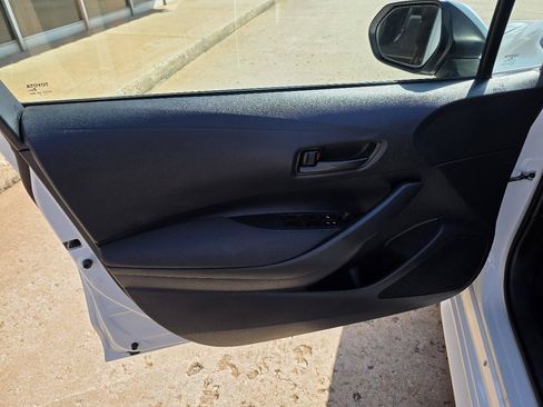 Used 2025 Toyota Corolla LE FWD image 11