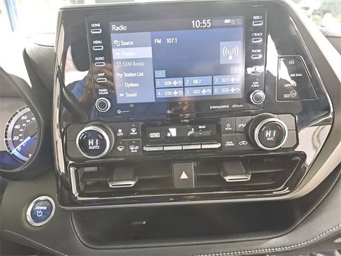 Used 2020 Toyota Highlander LE image 20