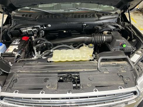 Used 2018 Ford F150 Lariat w/ Equipment Group 502A Luxury AWD/4WD image 26