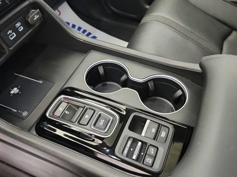 Used 2025 Honda Pilot Touring image 16