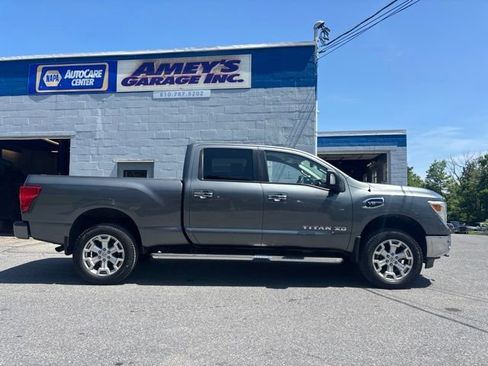 Used 2017 Nissan Titan SV AWD/4WD image 6