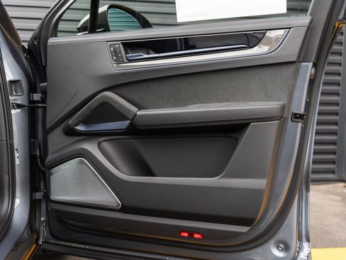 New 2026 Porsche Cayenne Turbo GT AWD/4WD image 32