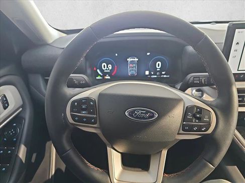 Used 2025 Ford Explorer Active w/ Active Comfort Package image 22