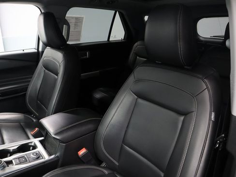 Certified 2023 Ford Explorer XLT w/ Equipment Group 202A image 28