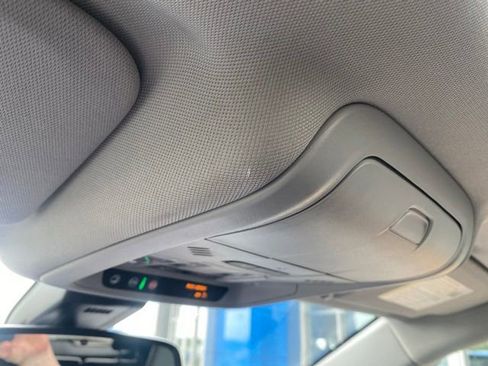 Used 2023 Chevrolet Equinox Premier AWD/4WD image 17