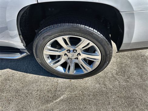Used 2016 Cadillac Escalade Luxury image 12