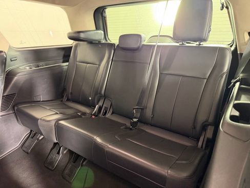 Used 2024 Ford Expedition XLT AWD/4WD image 32