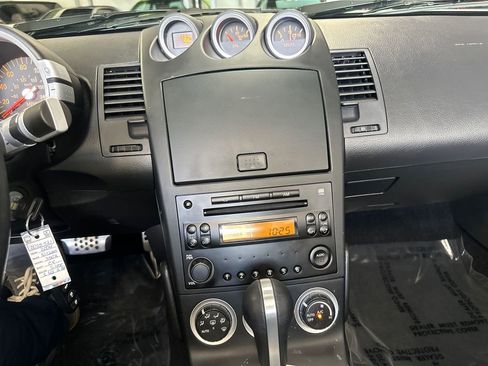 Used 2004 Nissan 350Z Enthusiast w/ Side Airbags Pkg image 60