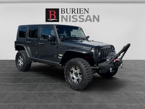 Used 2010 Jeep Wrangler Unlimited Sahara w/ Limited Group AWD/4WD image 7