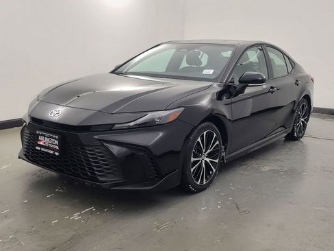 Used 2025 Toyota Camry SE image 8