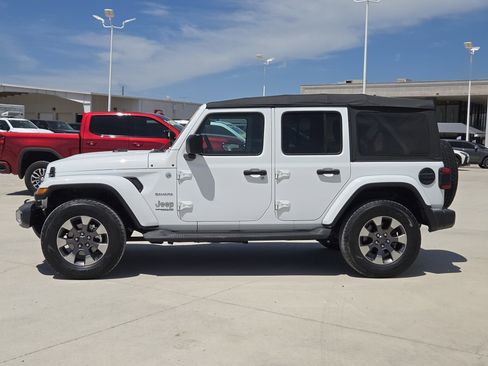 Used 2018 Jeep Wrangler Unlimited Sahara AWD/4WD image 4