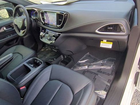 New 2026 Chrysler Pacifica Select image 33