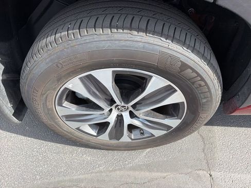 Used 2023 Toyota Highlander XLE image 8