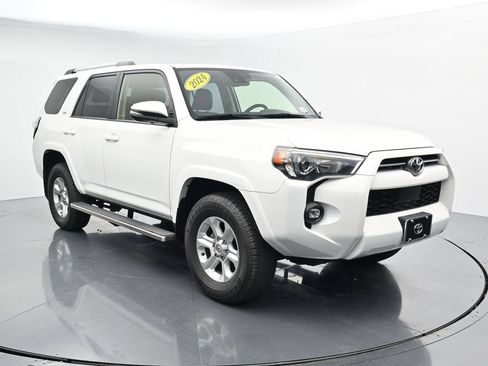 Used 2024 Toyota 4Runner SR5 Premium w/ Moonroof Package AWD/4WD image 2