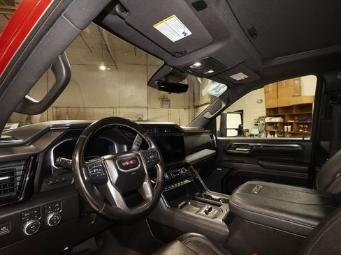 Used 2024 GMC Sierra 2500 AT4 w/ AT4 Premium Plus Package AWD/4WD image 9