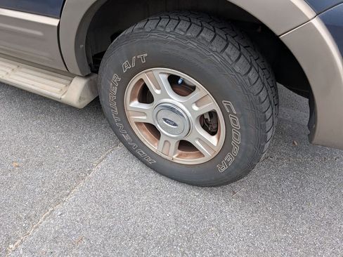 Used 2004 Ford Expedition Eddie Bauer image 5