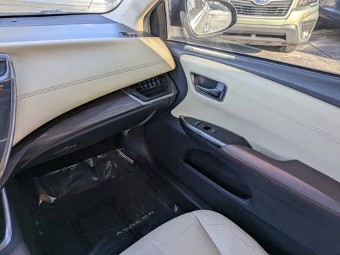 Used 2014 Toyota Avalon XLE image 16