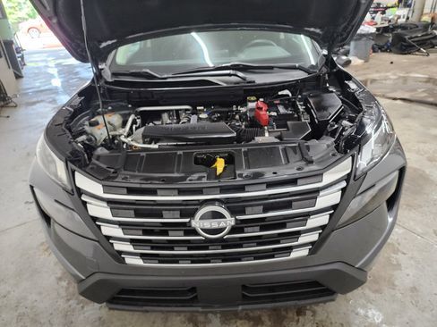 Used 2024 Nissan Rogue S FWD image 32