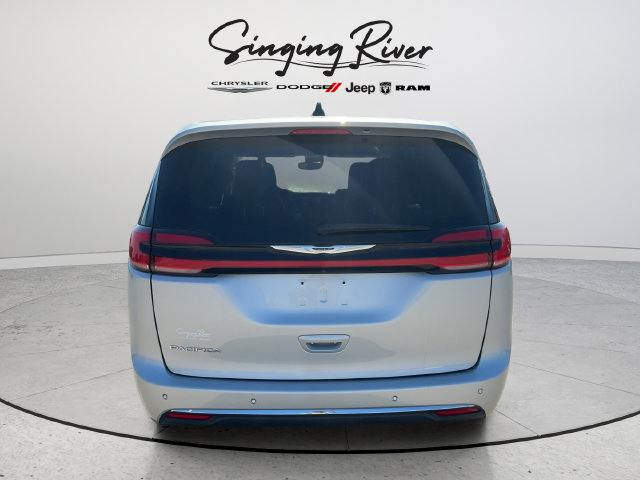 Used 2024 Chrysler Pacifica Touring-L FWD image 6