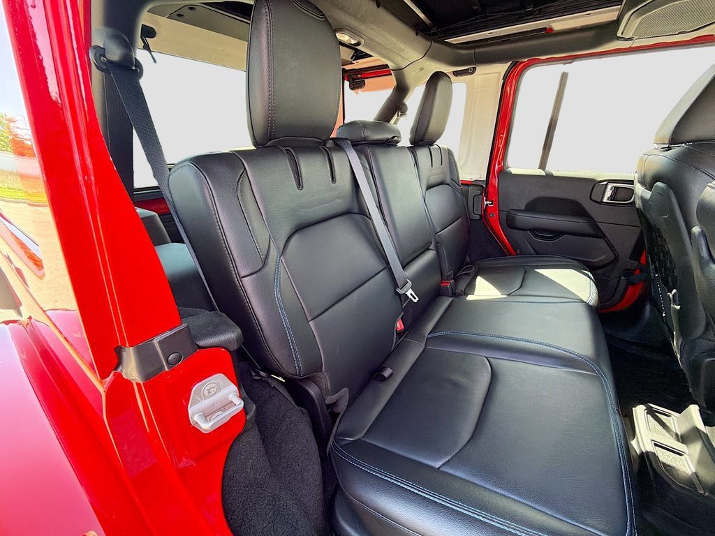 Used 2021 Jeep Wrangler Unlimited Rubicon 4xe w/ Cold Weather Group AWD/4WD image 30