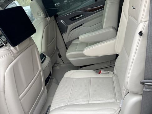 Used 2023 Cadillac Escalade Premium Luxury Platinum image 19