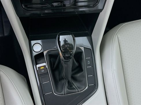 Used 2024 Volkswagen Tiguan SE FWD image 23