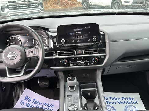 Used 2023 Nissan Pathfinder SV w/ SV Premium Package AWD/4WD image 5