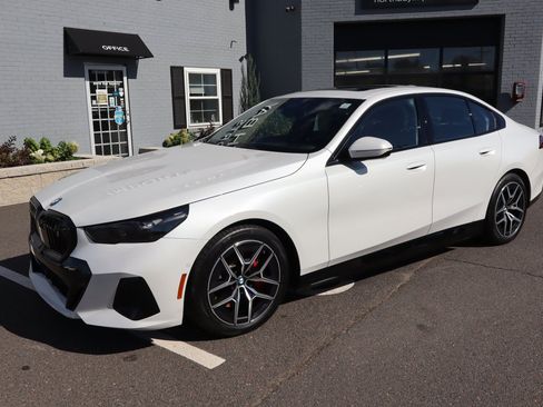 Used 2026 BMW i5 eDrive40 w/ M Sport Package AWD/4WD image 2