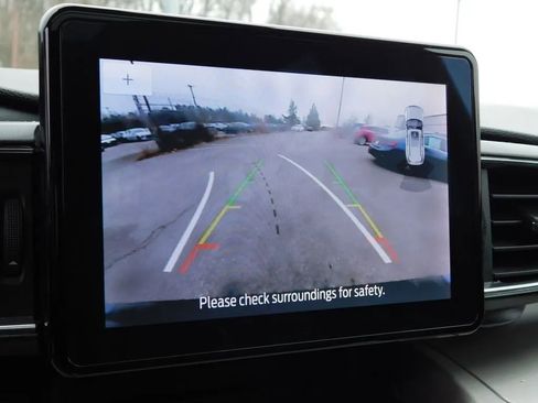 Used 2022 Ford Explorer XLT w/ Equipment Group 202A image 22