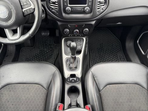 Used 2018 Jeep Compass Latitude w/ Cold Weather Group image 16