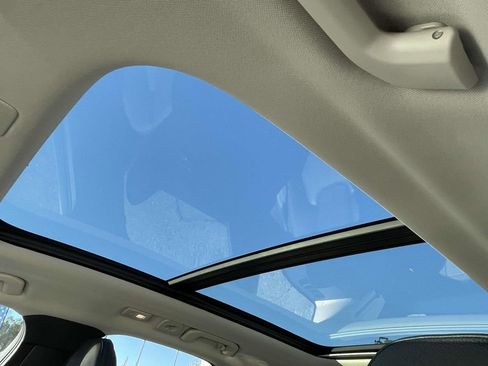 Used 2024 Volvo XC60 B5 Plus image 17