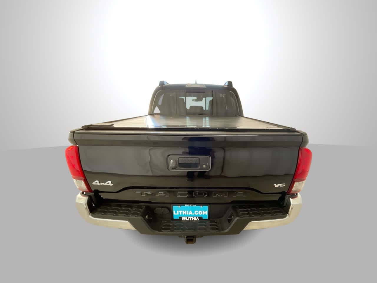 Used 2018 Toyota Tacoma SR5 AWD/4WD image 7