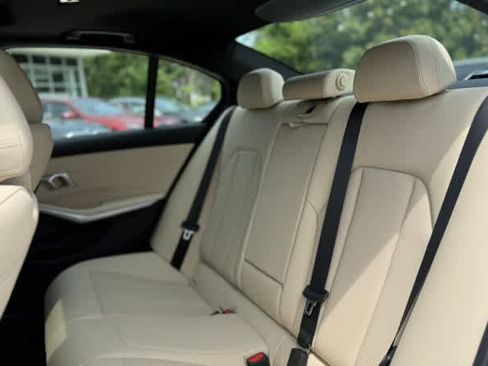 Certified 2025 BMW 330i xDrive Sedan w/ Convenience Package AWD/4WD image 17