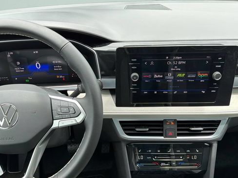 New 2026 Volkswagen Taos SE FWD image 18