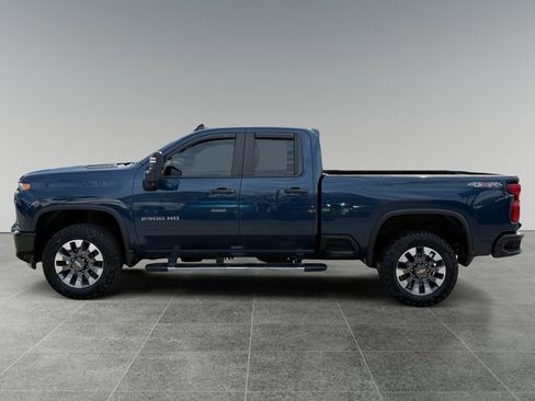 Used 2021 Chevrolet Silverado 2500 Custom w/ Custom Value Package AWD/4WD image 2