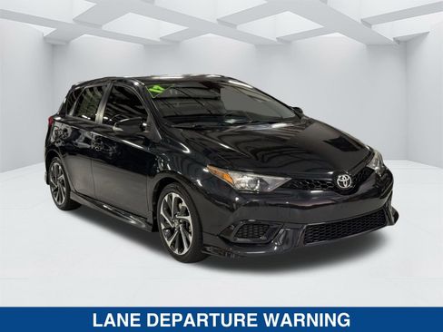 Used 2017 Toyota Corolla iM image 2