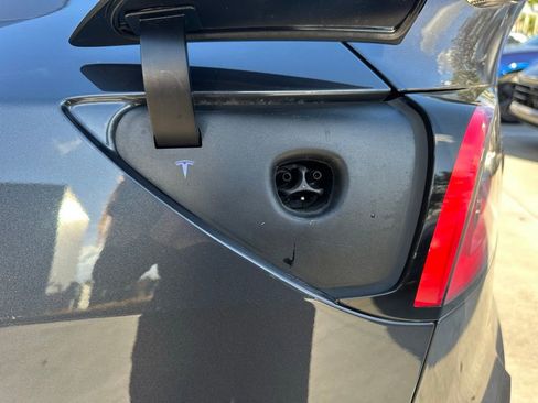 Used 2021 Tesla Model Y Performance image 36