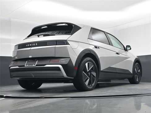 New 2026 Hyundai Ioniq 5 SE image 14