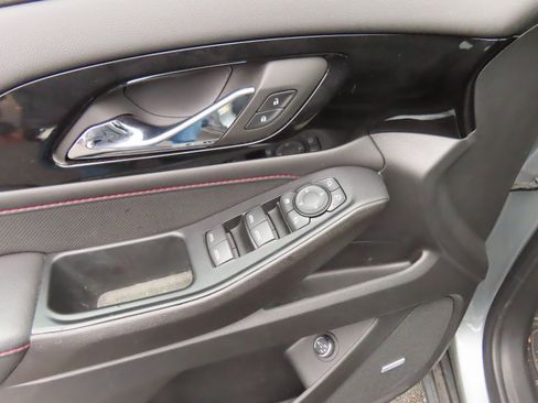 Used 2023 Chevrolet Traverse RS image 10